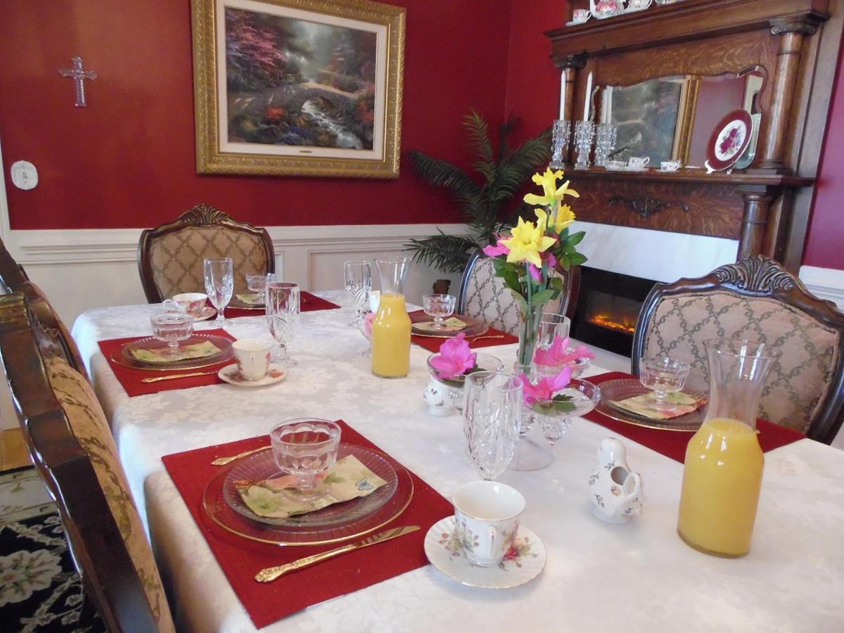 Caroline'S Bed And Breakfast Summerville Exterior photo