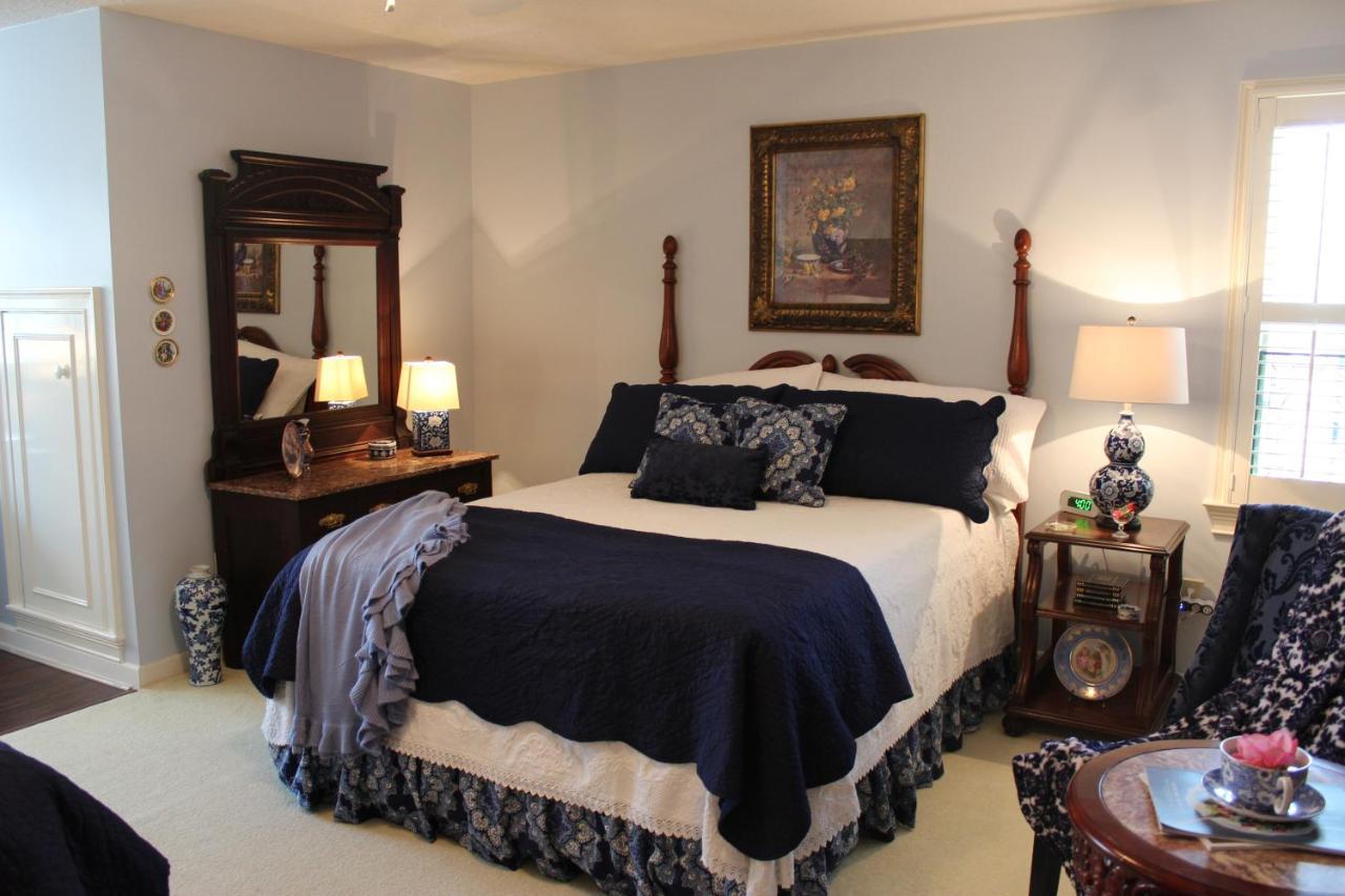 Caroline'S Bed And Breakfast Summerville Exterior photo